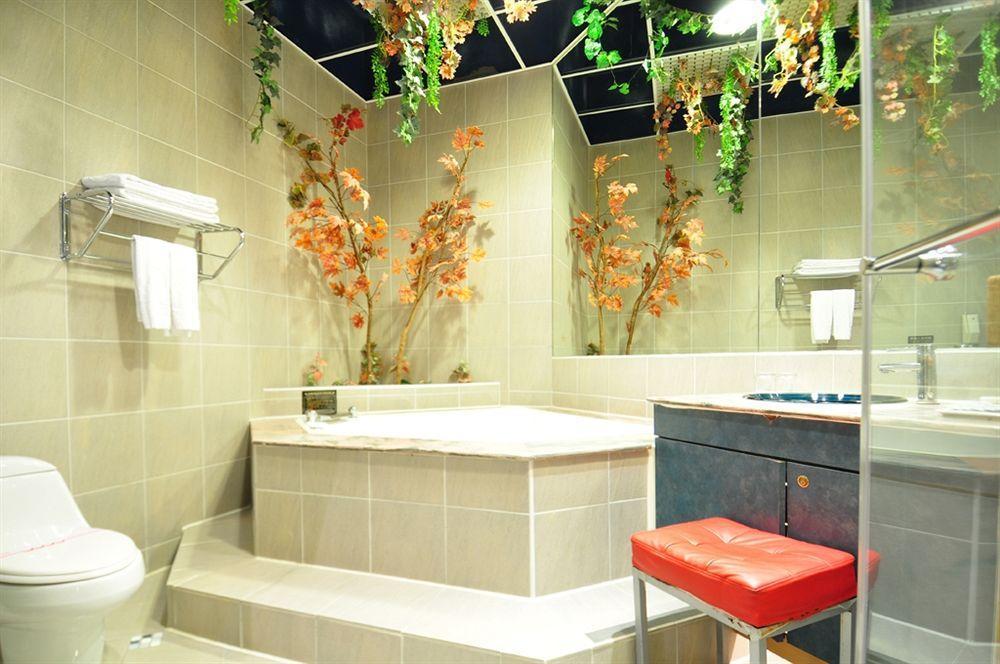 The We Hotel Тайбэй Экстерьер фото
